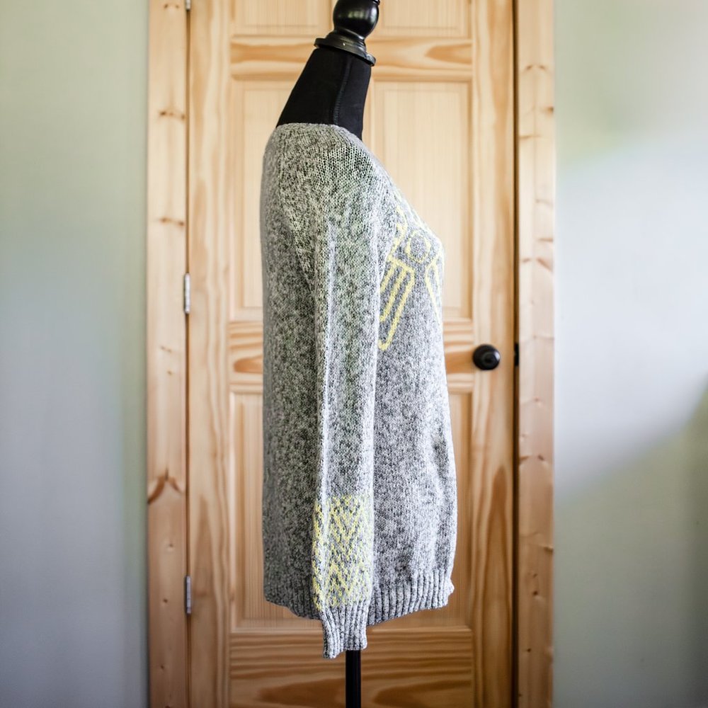 Maurices Grey Knit Pullover Sweater with Yellow Geometric Detail Size S - Picture 4 of 9